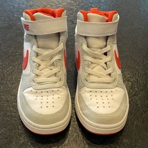 NIKE
BOYS LITTLE KID COURT BOROUGH 2 MID SNEAKER